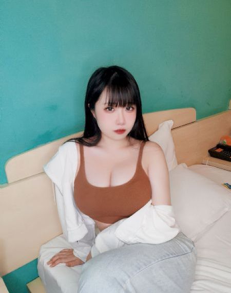 举头望明月低头思故乡