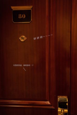 校霸双腿打开揉弄高潮h视频