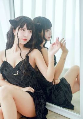 主人喊醒睡着猫咪被小猫教育了
